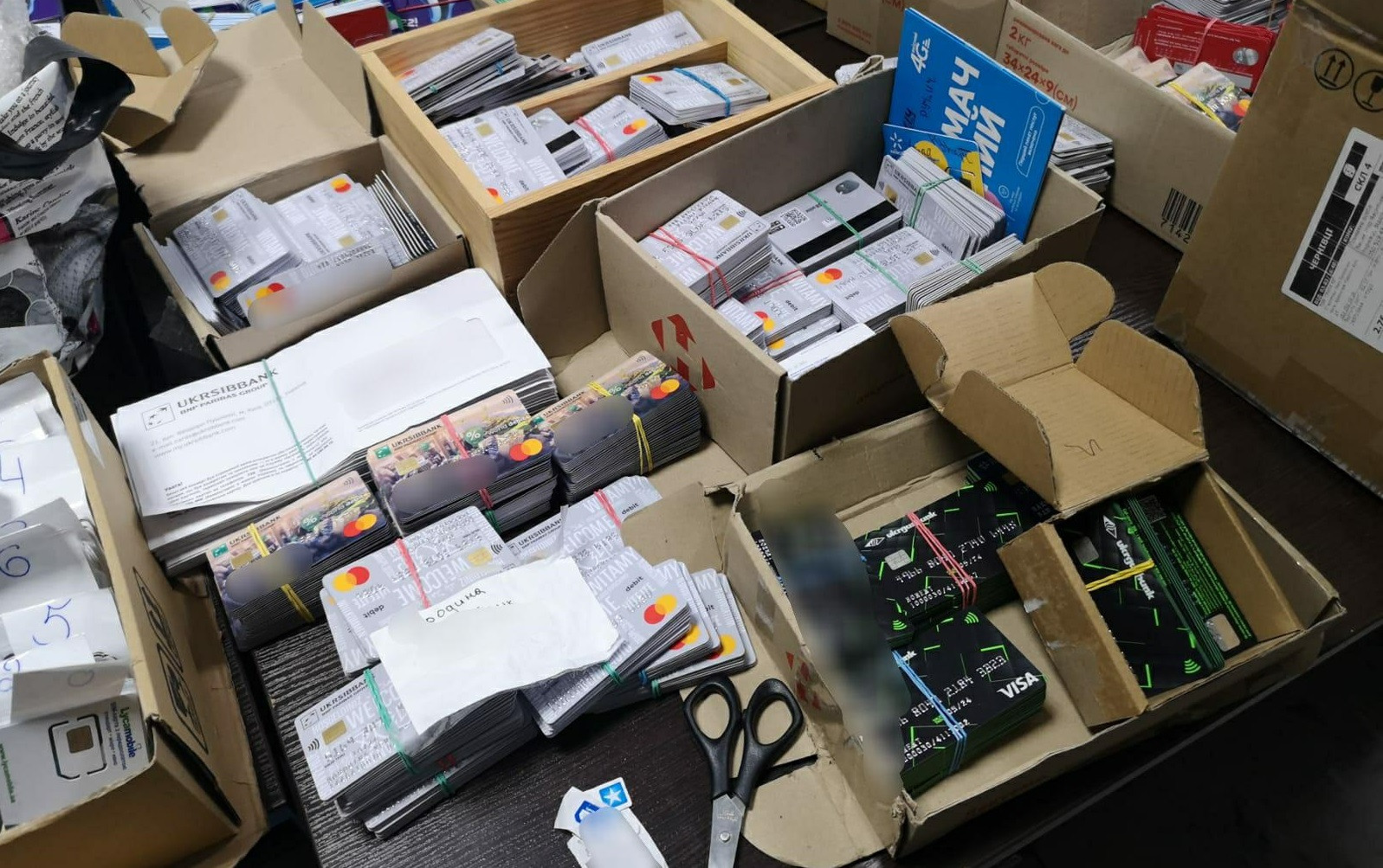 Використання понад 20 тисяч фейкових акаунтів для дестабілізації ситуації в Україні – масштабну «ботоферму» викрито на Буковині (ФОТО)