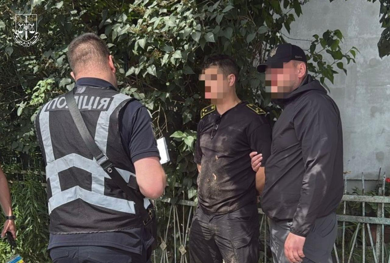 Викрито митника, який за 2% допомагав вивозити з країни валюту