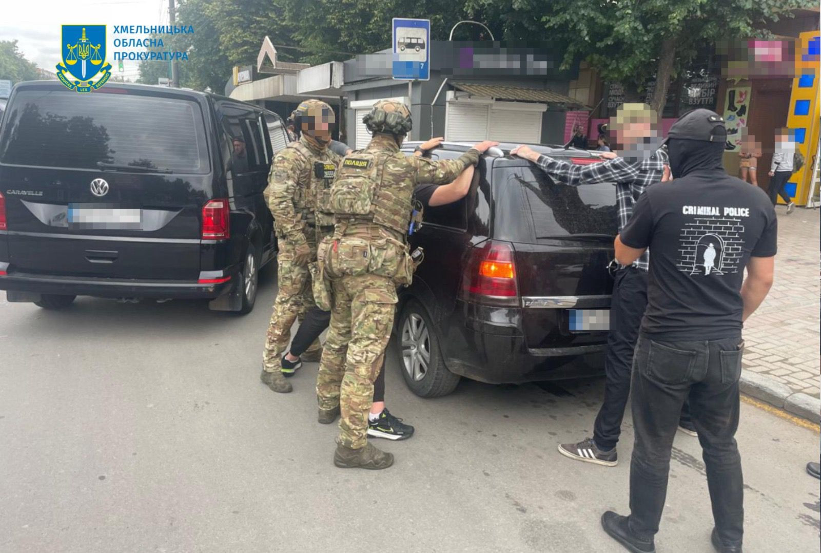 На мотоциклі до Молдови за 6400 доларів США – на Хмельниччині прокурори викрили організатора схеми переправлення військовозобов’язаних