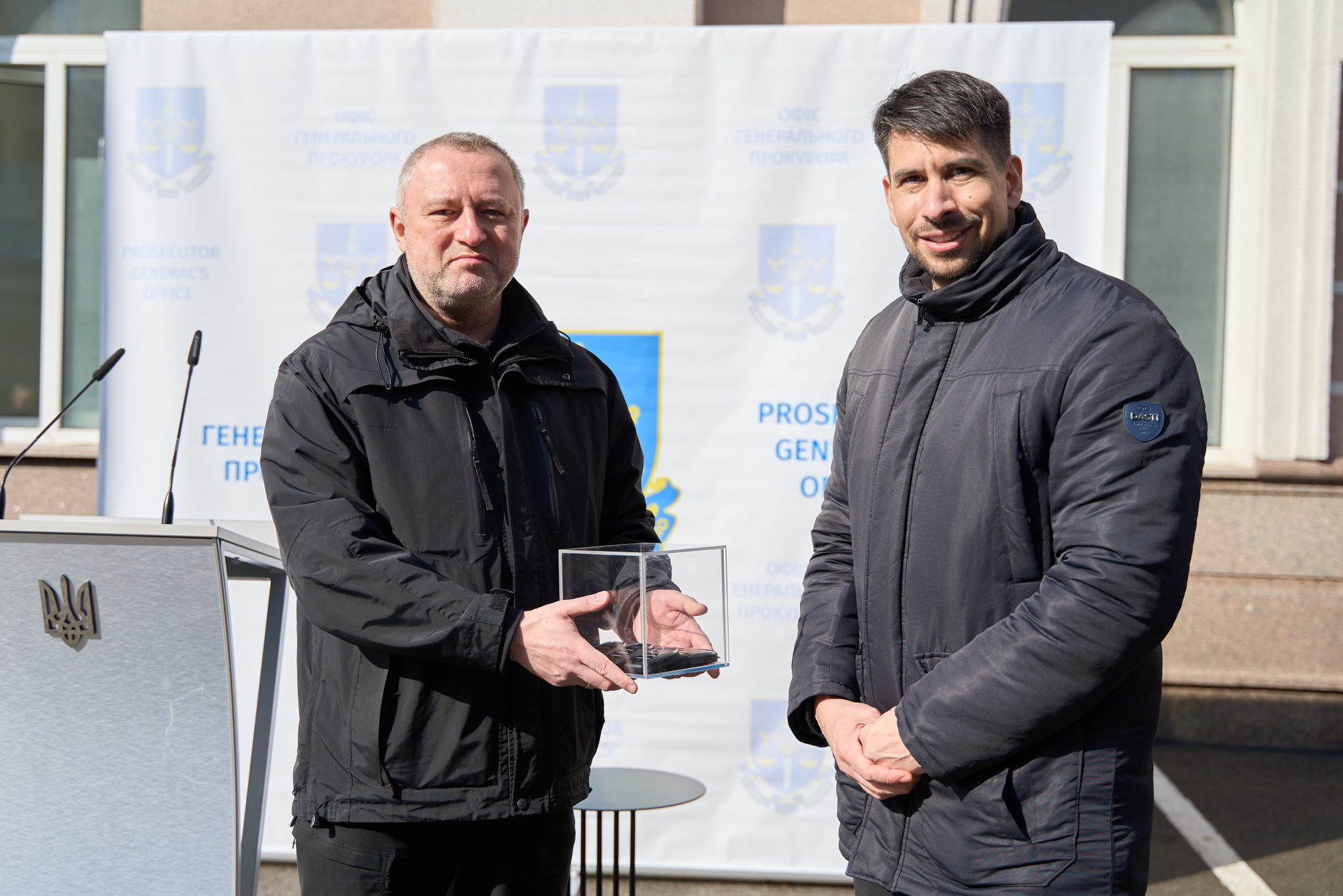 INL передали броньовані автомобілі прокурорам, які працюють у прифронтових регіонах