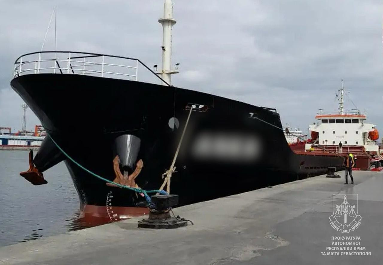 Затримано іноземне судно, яке незаконно вивозило зерно через Крим