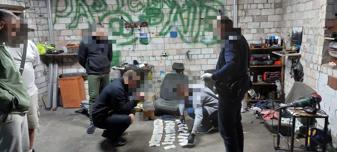 Вимагання 7 тис доларів США – судитимуть працівника підрозділу охорони теруправління служби судової охорони