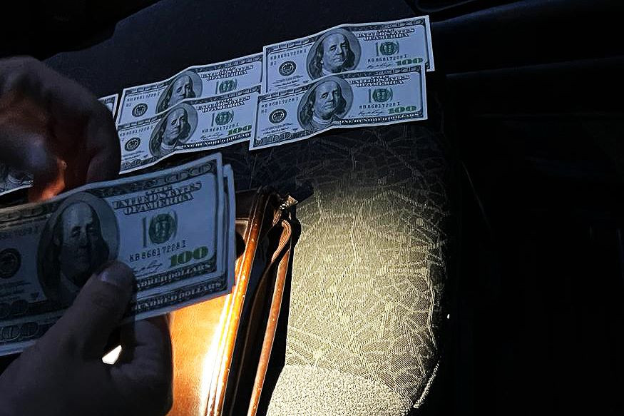 На Дніпропетровщині повідомлено про підозру працівнику військкомату, який вимагав хабар за уникнення мобілізації