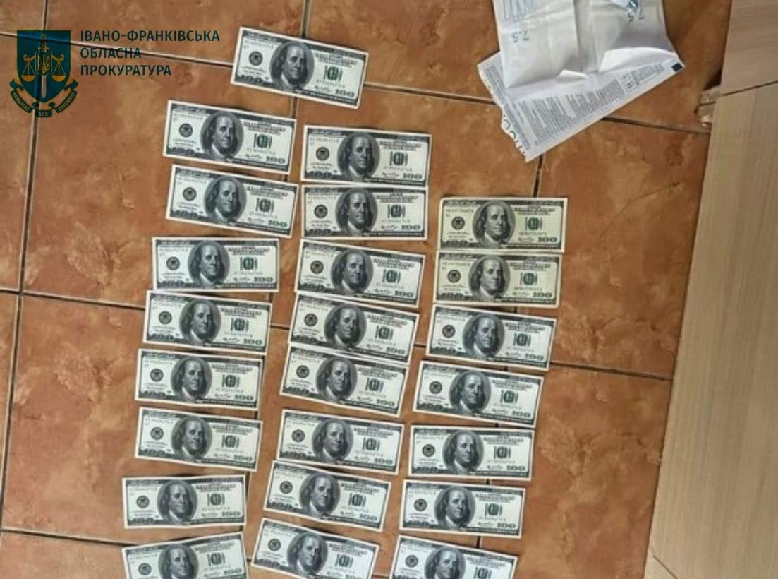 На Прикарпатті за одержання хабара судитимуть директора ліцею