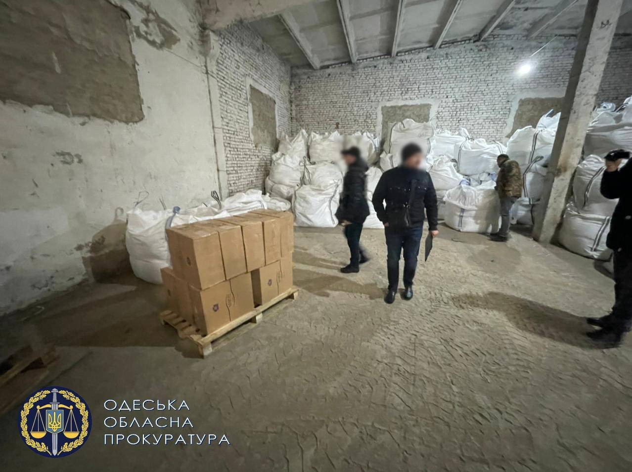 Правоохоронці перекрили нелегальний канал постачання до ЄС цигарок в мішках з сіллю (ФОТО)
