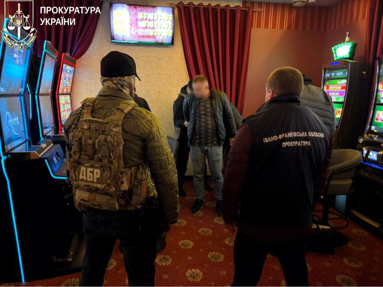 Викрито посадових осіб Західного міжрегіонального управління ДМС України на вимаганні та одержанні неправомірної вигоди від іноземців