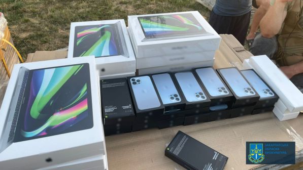 Понад 14 млн грн збитків через незадекларовані гаджети та техніку – судитимуть колишніх заступника начальника та інспектора митного поста на Закарпатті