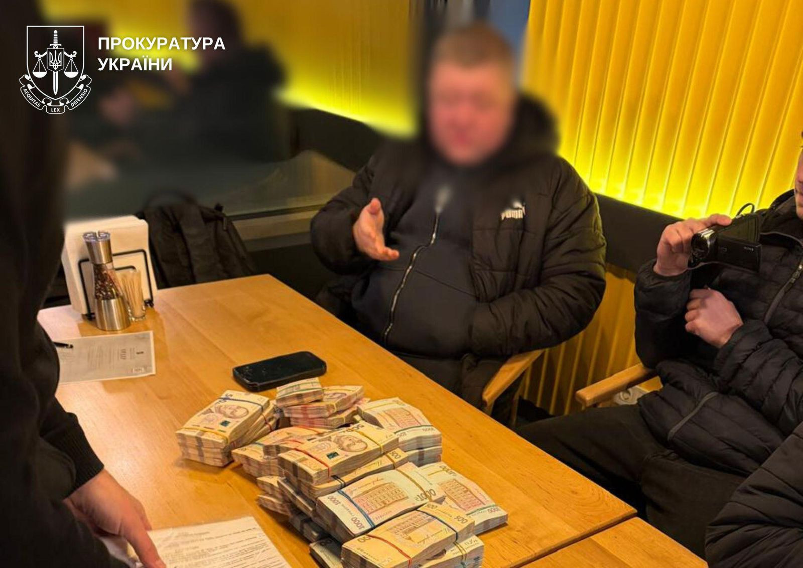 The director of the "Educational Agency of the City of Kyiv" was detained for extorting UAH 1.2 million from the entrepreneur-winner of the tender