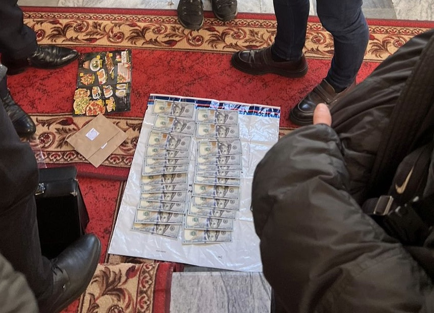 4 тис доларів США за дозвіл на викиди забруднюючих речовин – викрито заступника голови РДА на Волині