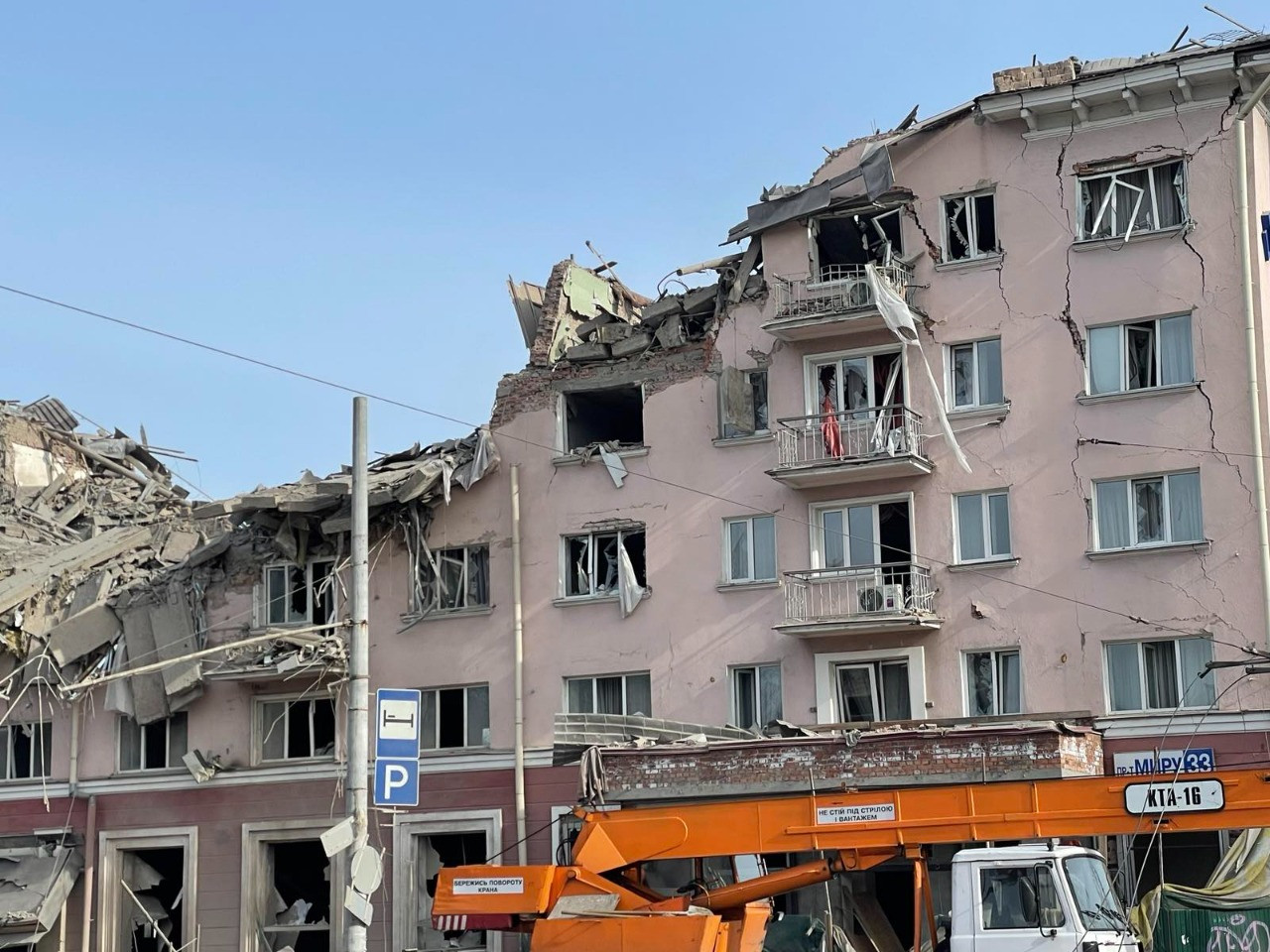 Під час бомбардування Чернігова зруйновано готель «Україна» у центрі міста - розпочато розслідування