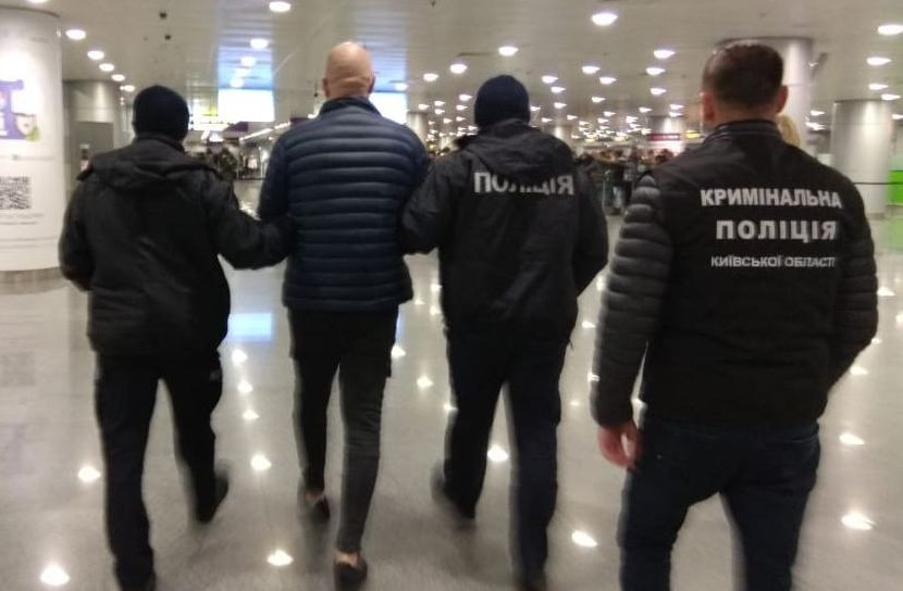 З Німеччини до України екстрадовано підозрюваного у шахрайстві на понад 6 млн грн (ФОТО)