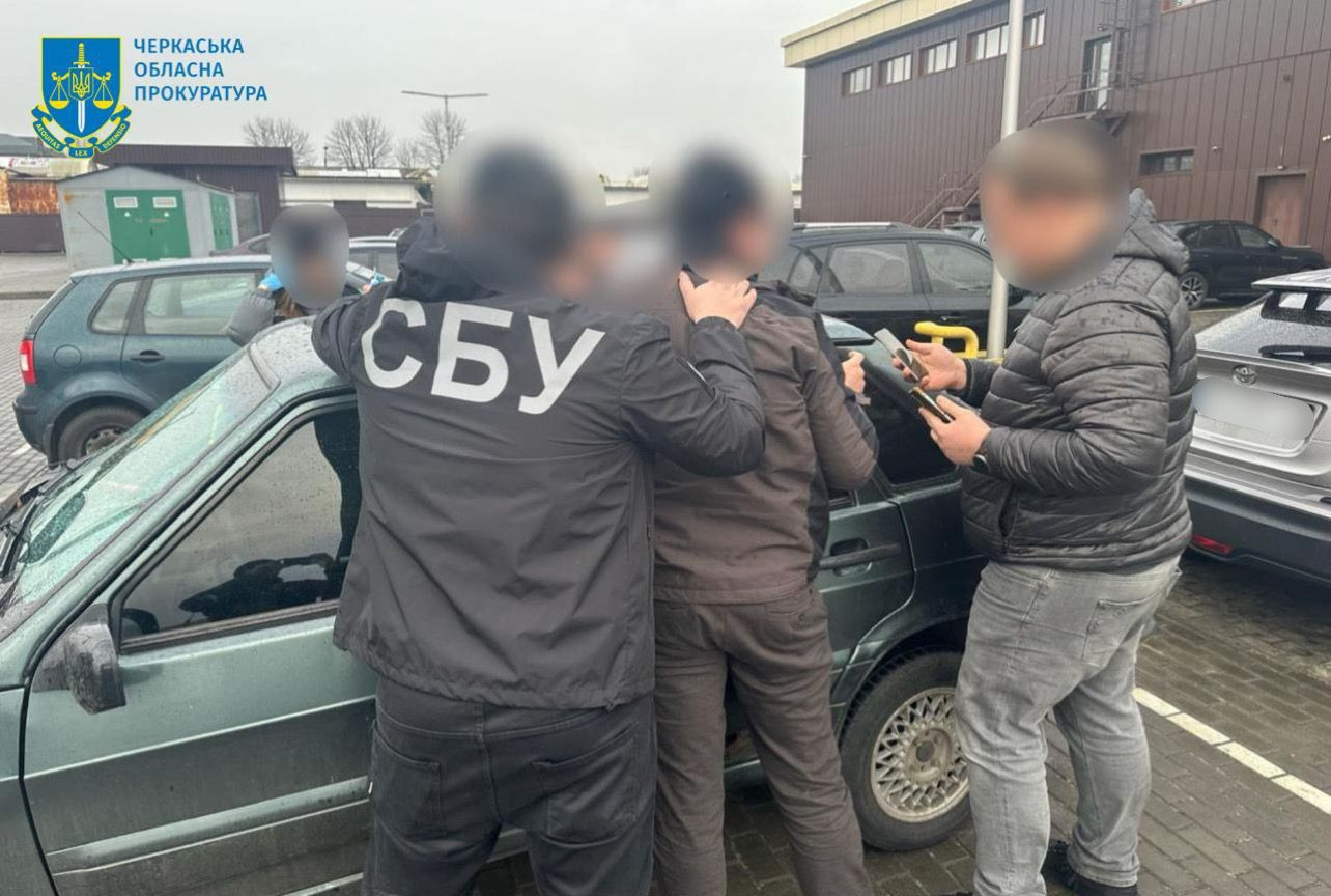 У Черкасах викрито чоловіка, який за неправомірну вигоду допомагав ухилитися від проходження військової служби