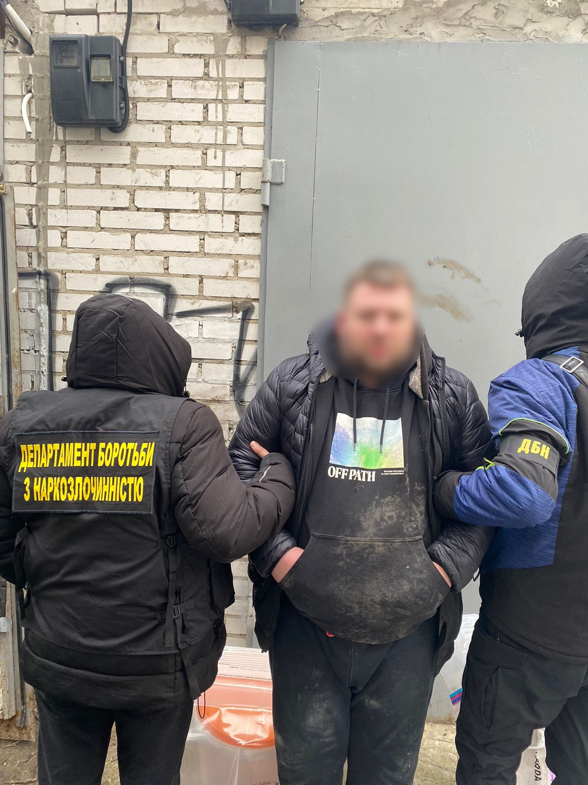 Викрито киянина, який виготовляв прекурсори та психотропи у двох нарколабораторіях