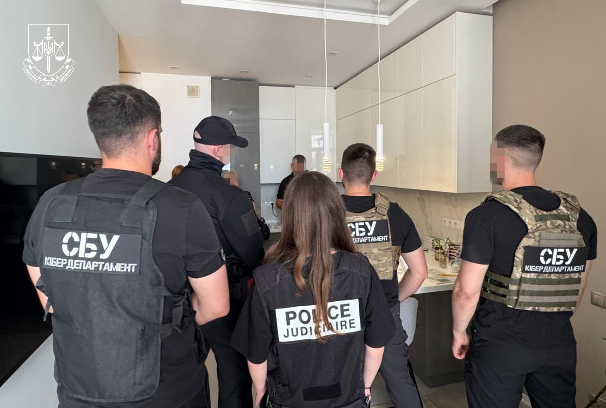 Українські правоохоронці спільно з французькими колегами та Європолом припинили роботу транснаціонального хакерського форуму