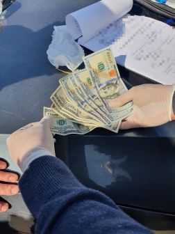900 дол США за непритягнення до кримінальної відповідальності – судитимуть посадовця поліції на Миколаївщині (ФОТО)