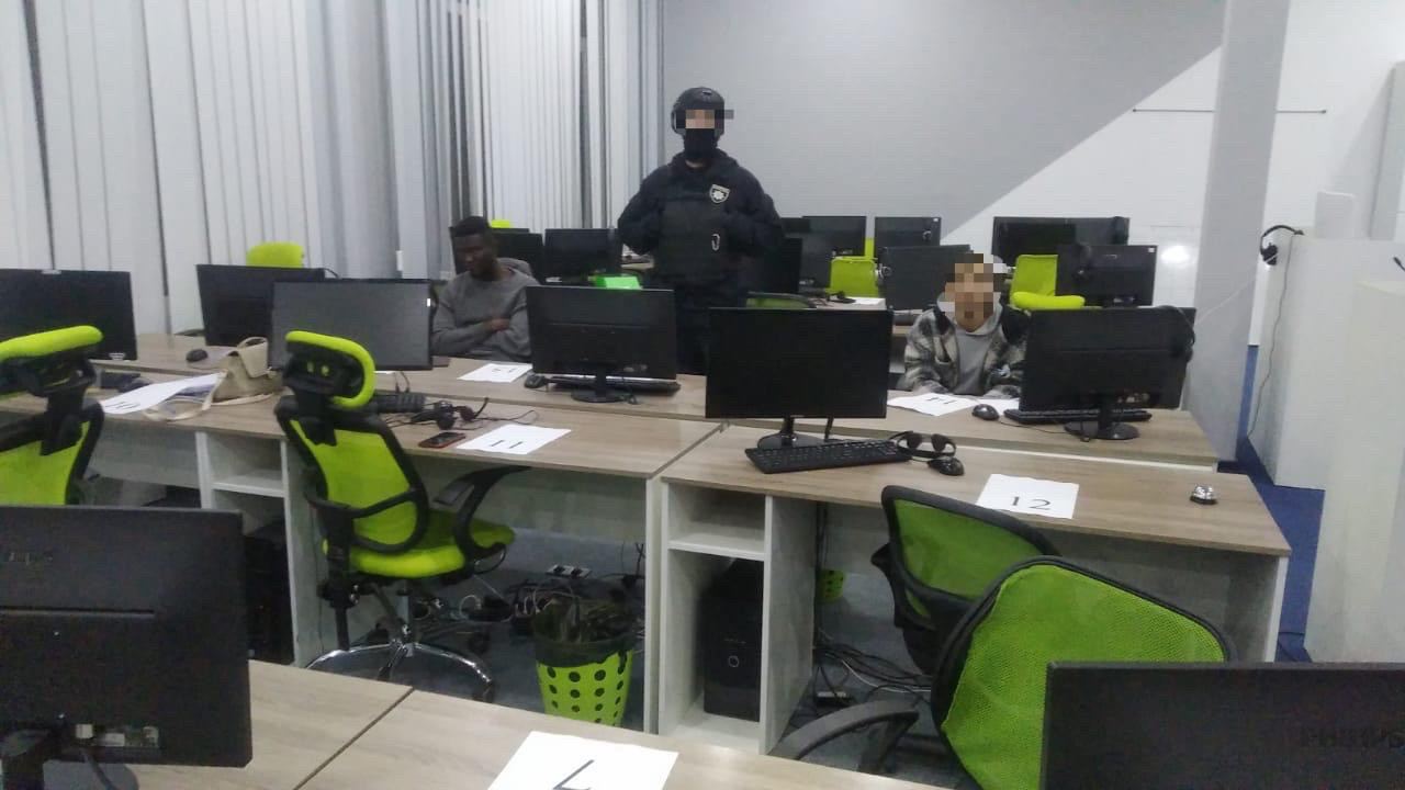 Збитки іноземцям на 7,5 млн доларів США – припинено діяльність злочинної організації (ФОТО)