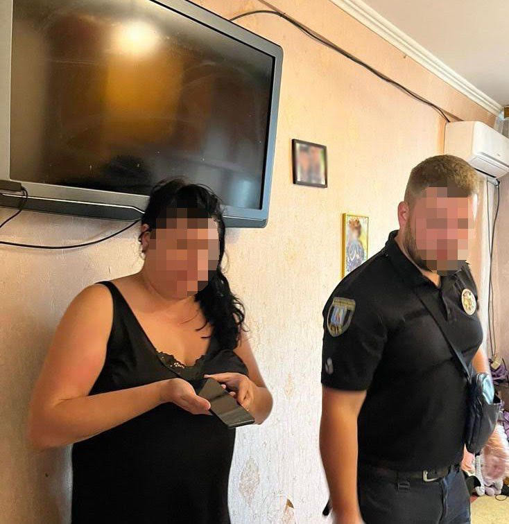 Зберігання та збут дитячої порнографії – повідомлено про підозру матері малолітніх дітей