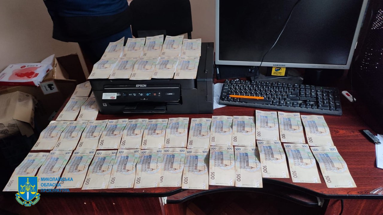 1000 доларів США за уникнення кримінальної відповідальності – підозрюваний у колабораціонізмі намагався підкупити слідчого СБУ