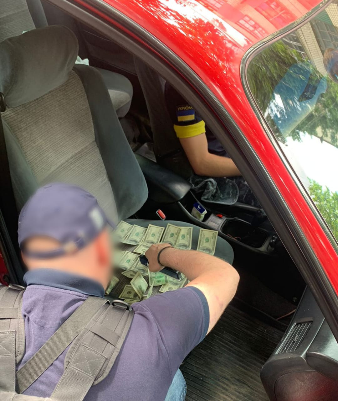 3700 доларів США за вплив на переведення до штабу і уникнення служби на фронті – викрито посадовця Держприкордонслужби