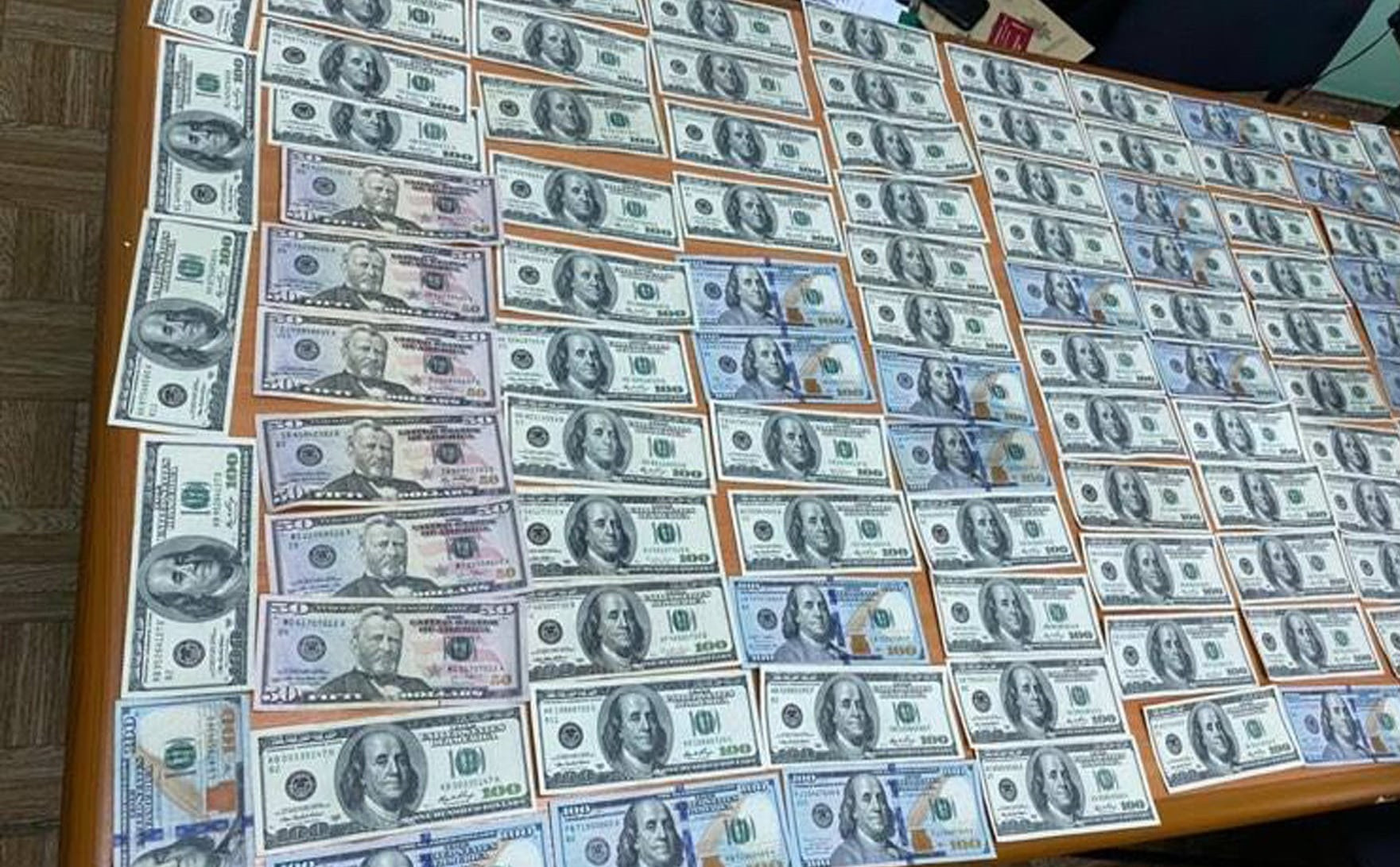 10 тис дол США за передачу у власність землі – викрито службовця Держгеокадастру на Черкащині