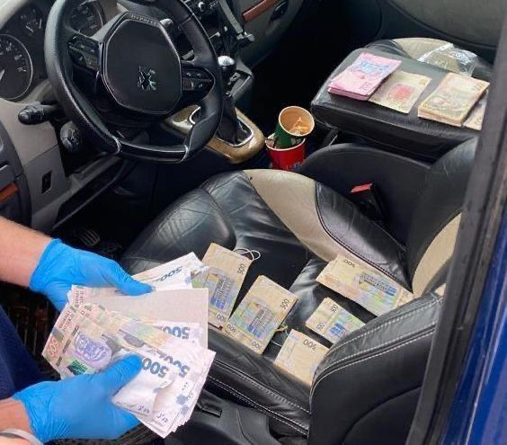 На торгівлі гуманітарною допомогою викрито жителя Хмельниччини