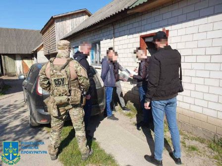 Незаконно вивезли з України понад 40 ухилянтів – повідомлено про підозру п’яти учасникам ОЗГ