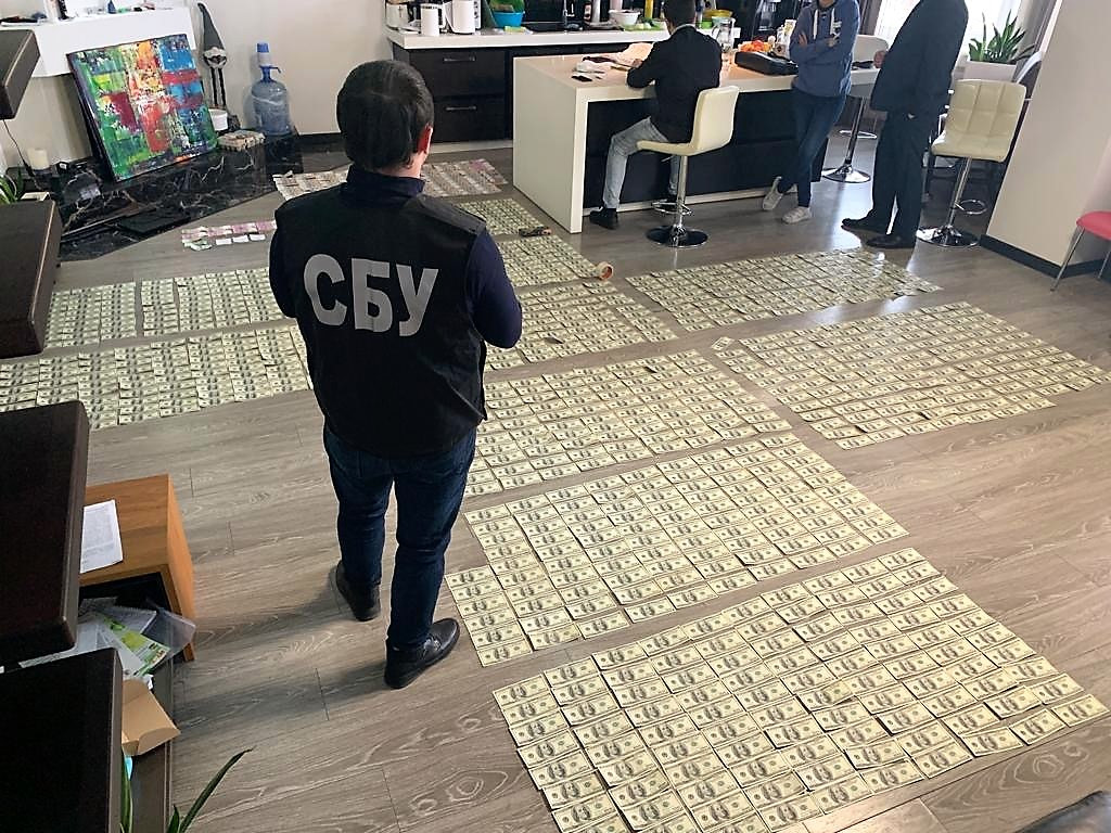 Хабар за затвердження проекту підключення до електромереж – затримано посадовця «Миколаївобленерго»