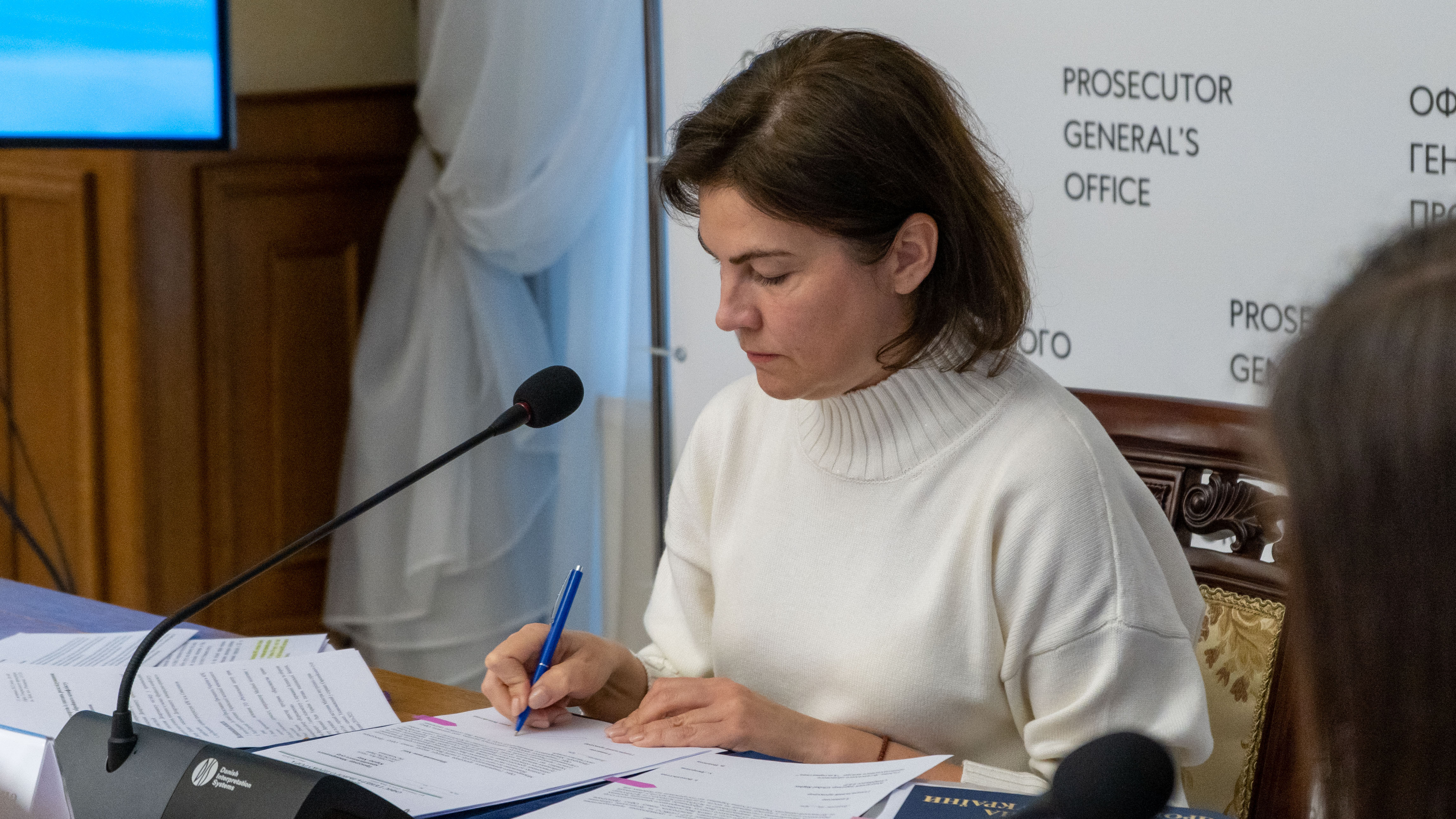 Генеральний прокурор підписала ще два інформаційних повідомлення до Офісу Прокурора МКС (ФОТО)