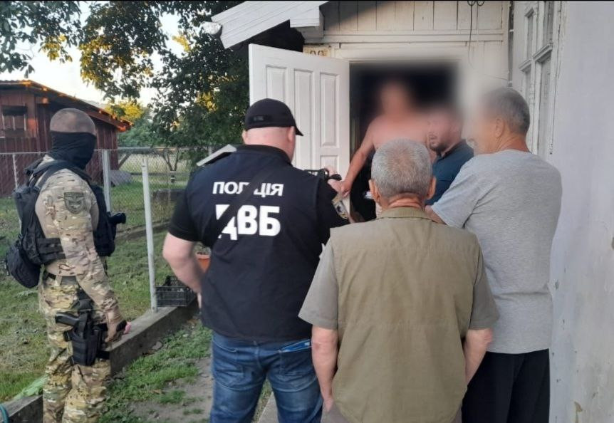 На Прикарпатті викрили групу осіб, які переправляли ухилянтів через держкордон, серед підозрюваних – депутат