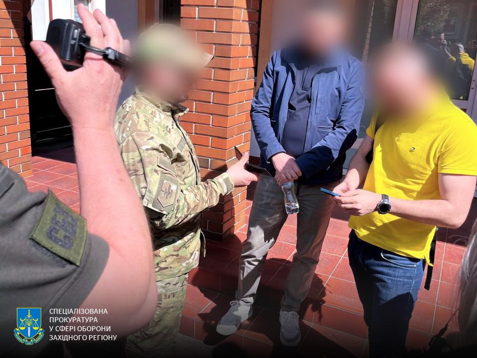 На Львівщині викрито масштабну схему закупівлі техніки для армії зі збитками близько 64 млн грн