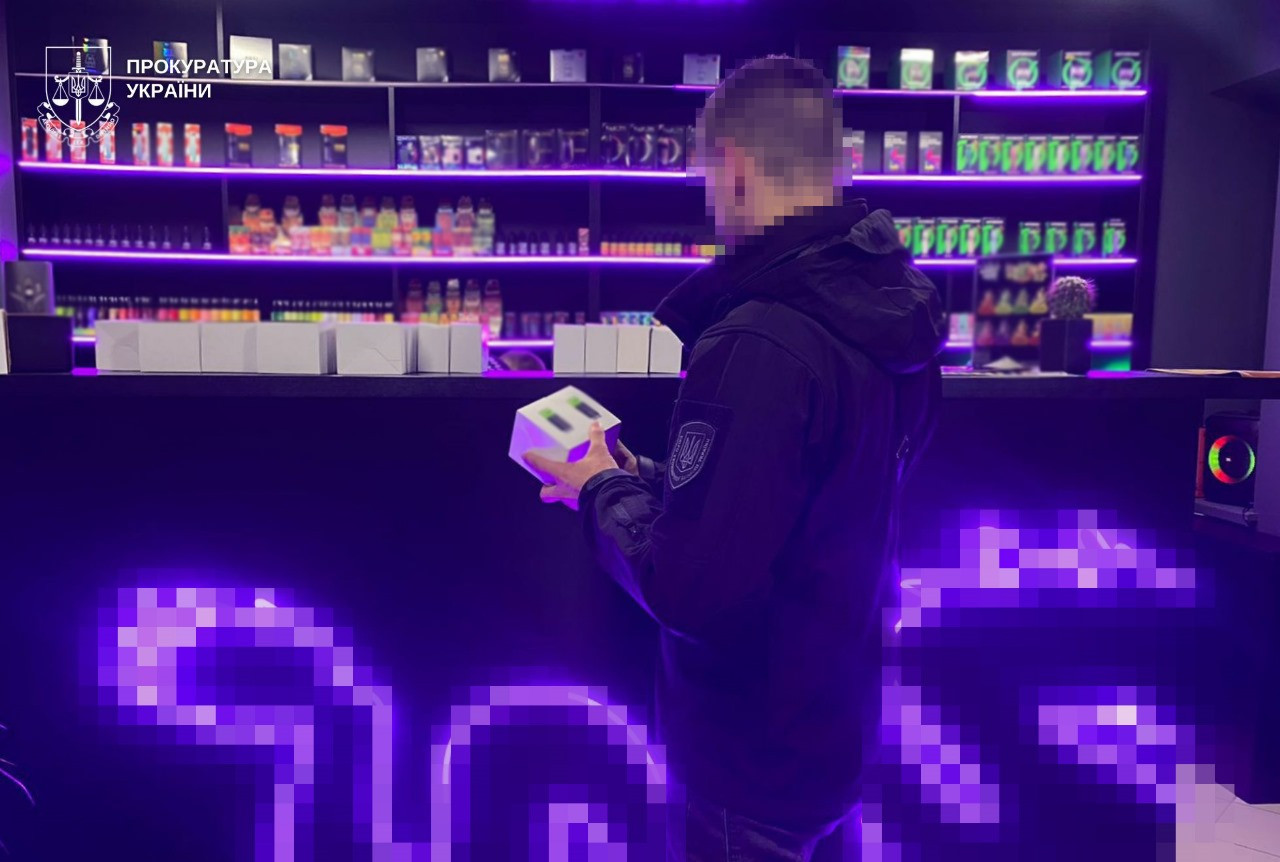 Продукції на майже 16 млн грн: у Львові викрито мережу незаконного збуту контрафактних електронних сигарет та рідин до вейпів