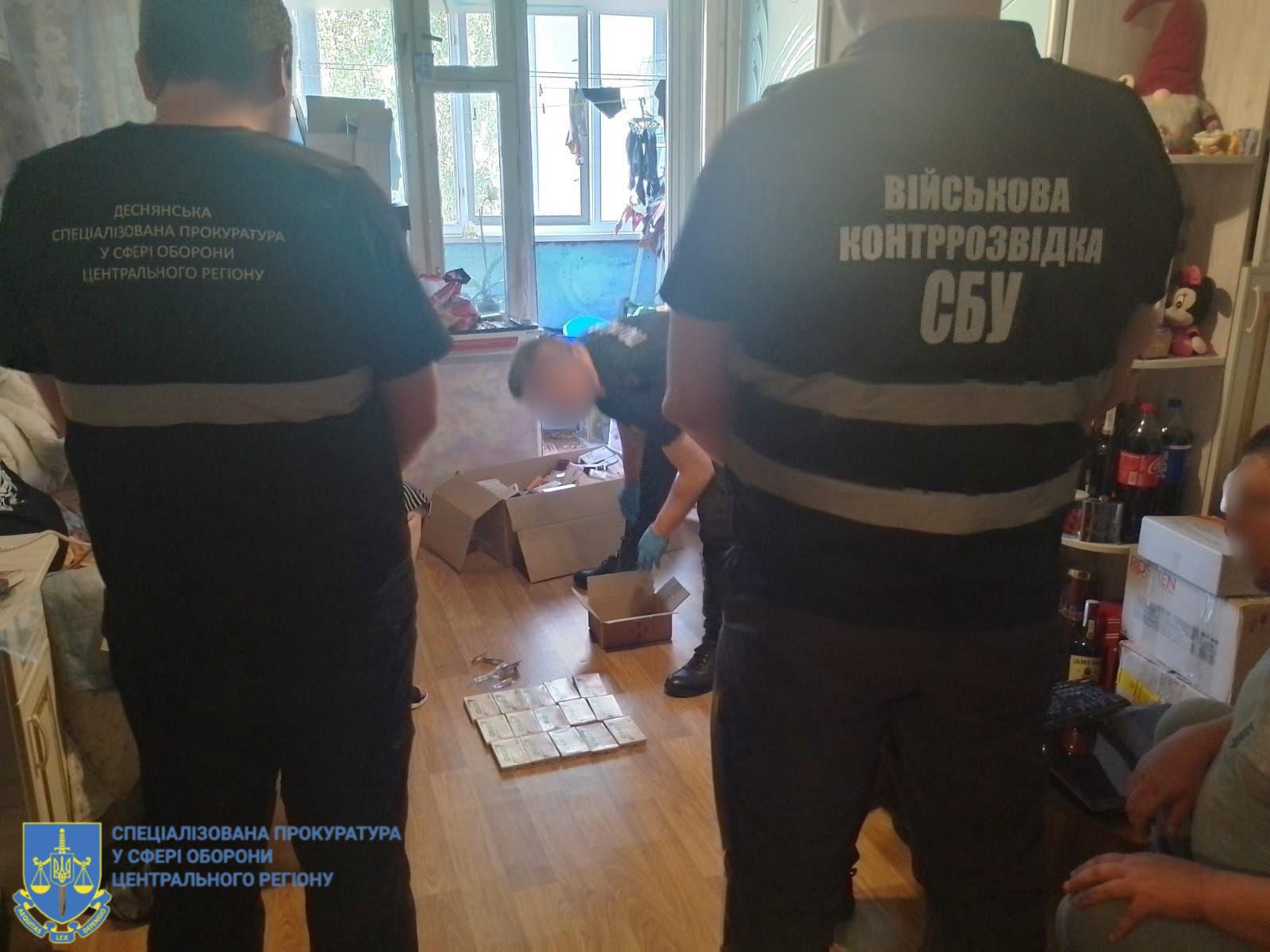 Військовослужбовцю медичної служби повідомлено про підозру у незаконному обігу психотропних речовин і сильнодіючих лікарських засобів