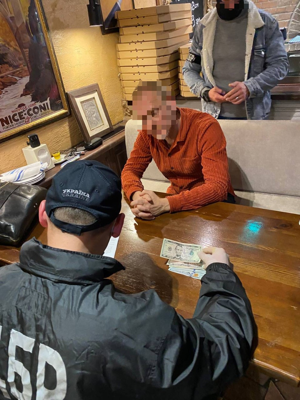 Правоохоронці викрили схему одержання хабарів за розмитнення автівок на Одеській митниці (ФОТО)