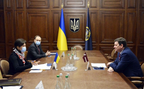 13.04.2021 Ірина Венедіктова зустрілася з Послом Латвії в Україні Юрісом Пойкансом