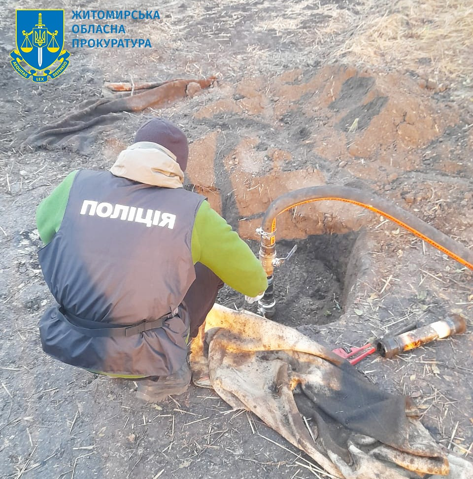 На Житомирщині викрили групу осіб, які пошкодили магістральний нафтопровід та викрали нафту