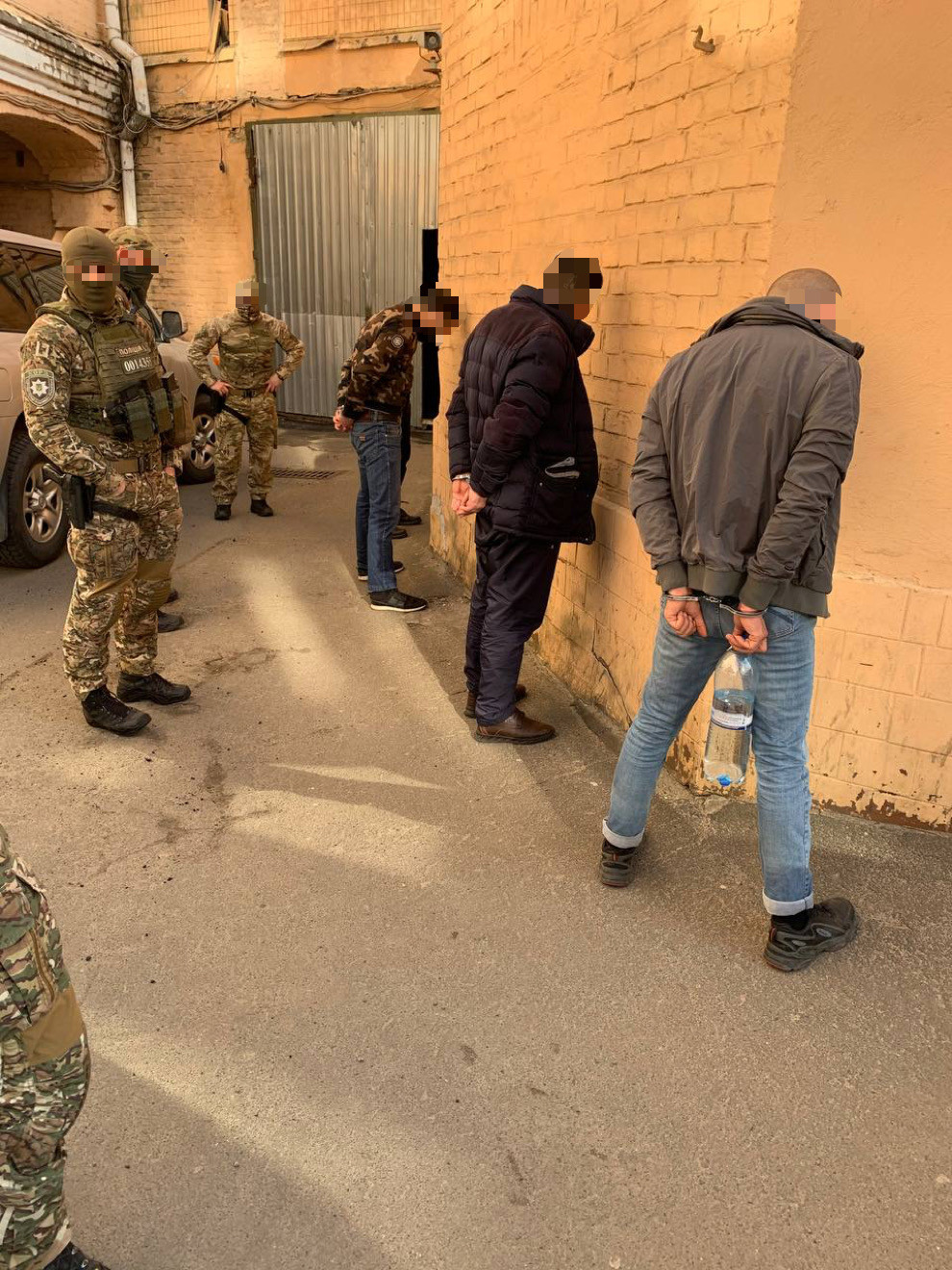 Викрадення людини та вимагання 1 млн доларів США – завершено розслідування стосовно учасників організованої групи (ФОТО)