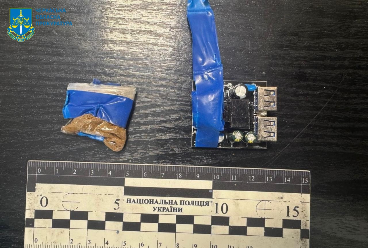 The prosecutor's office brought to court the case of an employee of a colony from Cherkasy region who tried to sell drugs to prisoners