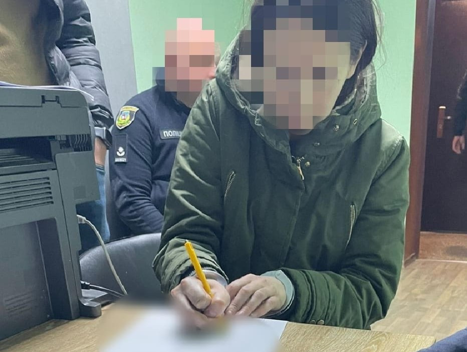 Викинула 2-місячну дитину з вікна квартири на 5 поверсі – на Київщині жінці повідомлено про підозру