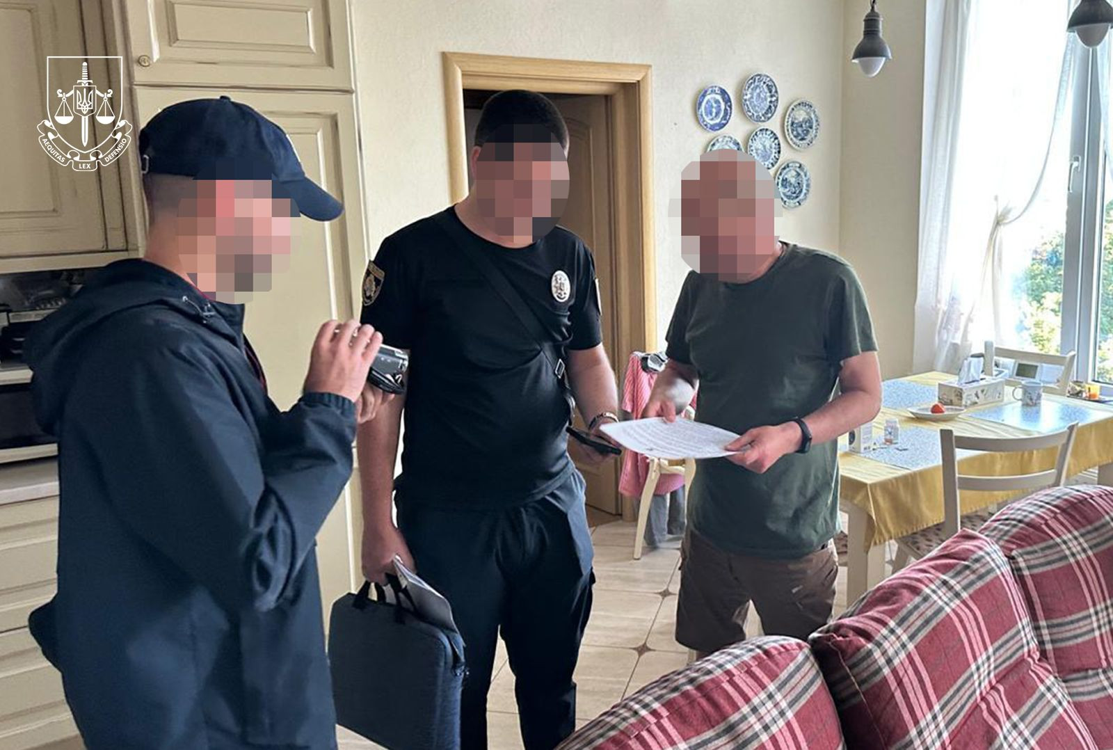 Незаконно привласнили понад 21 млн грн під виглядом продажу нерухомості. Серед підозрюваних екснардеп, адвокати та юрист