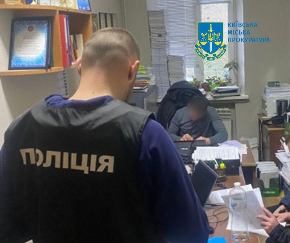 Завищили на 24 млн грн витрати на оренду техніки під час будівництва Подільського мосту – судитимуть виконувача обов’язків директора КП