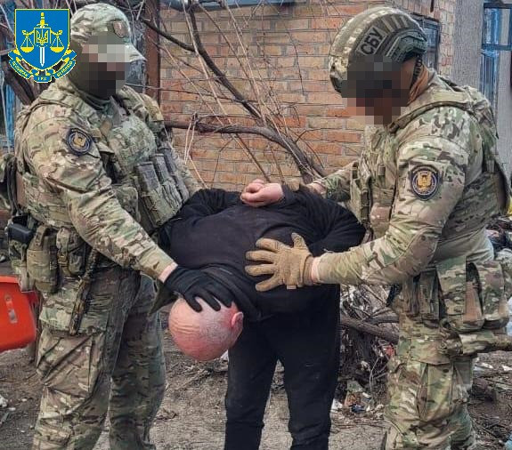 Намагалися замінувати позашляховик мобільної вогневої групи – на Дніпропетровщині повідомлено про підрозру двом чоловікам