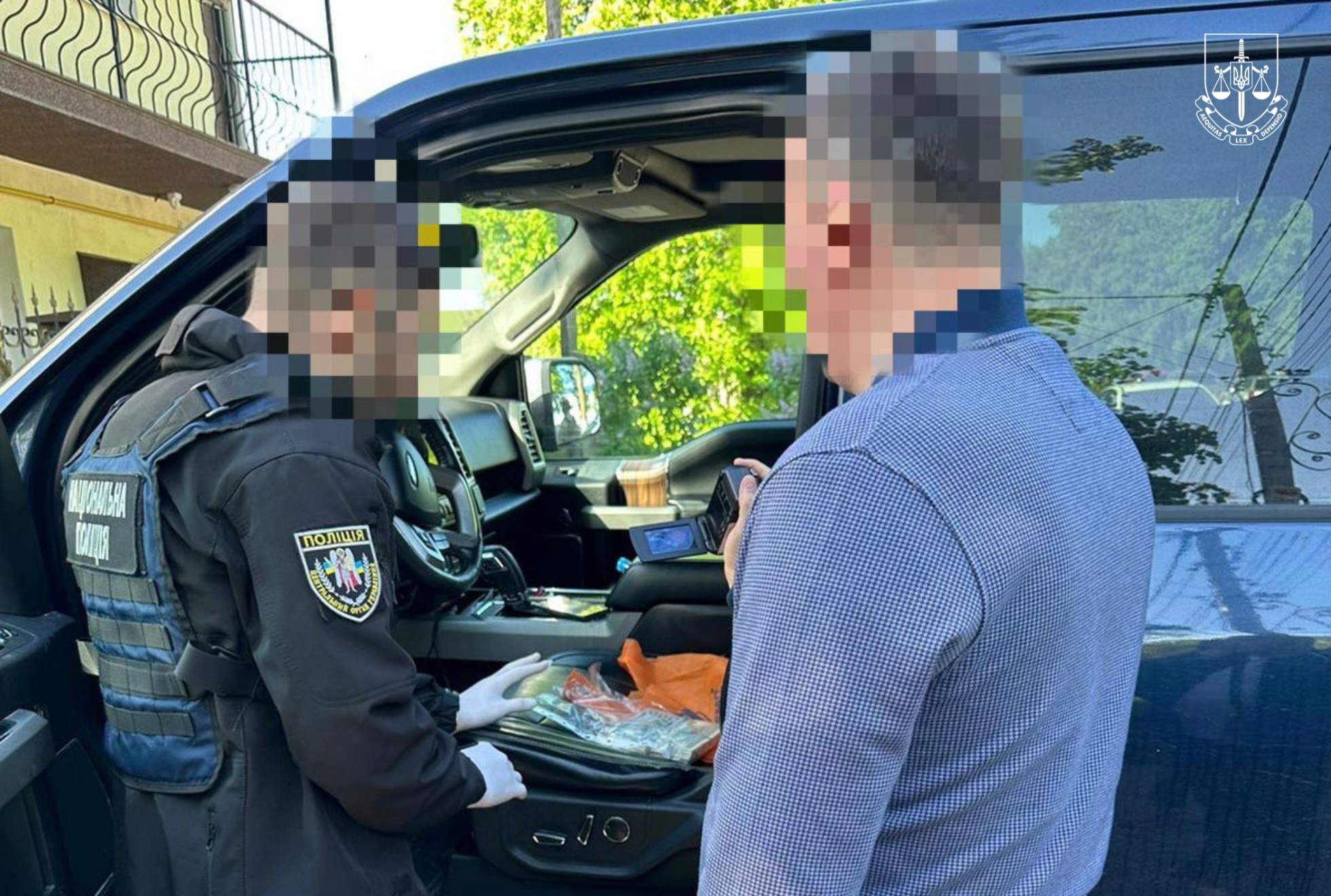 Вимагали 30 тисяч доларів США за оренду землі – на Вінничині викрито службовця селищної ради та посередника