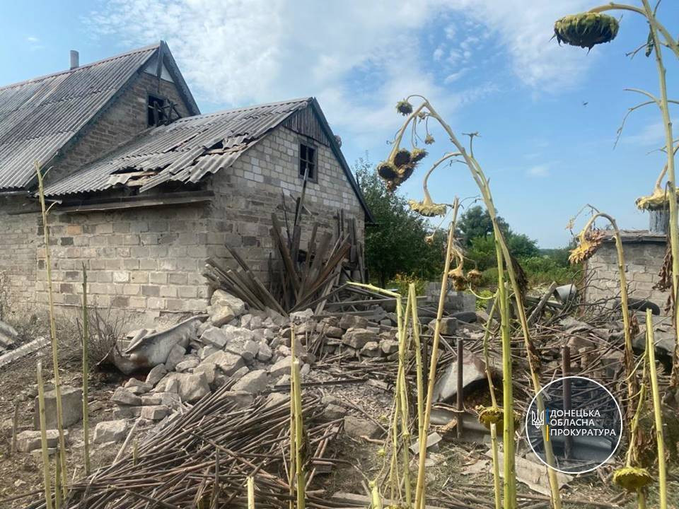 На Донеччині розпочато розслідування за фактом артобстрілу селища представниками НЗФ РФ, у ході якого загинув цивільний та поранений військовий (ФОТО)