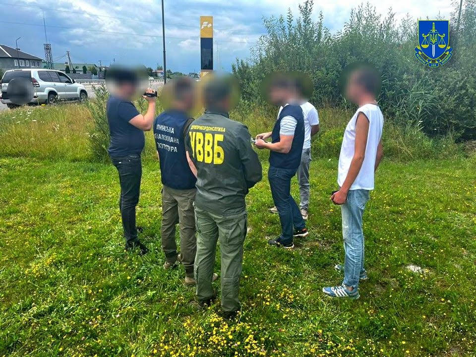 На Волині молодшого сержанта підозрюють в отриманні хабара за сприяння тютюновій контрабанді