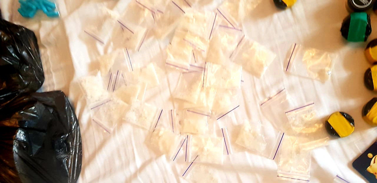 На Буковині ліквідовано інтернет-магазин із продажу наркотиків з оборотом у понад 2 млн грн – п’ятьом особам повідомлено про підозру