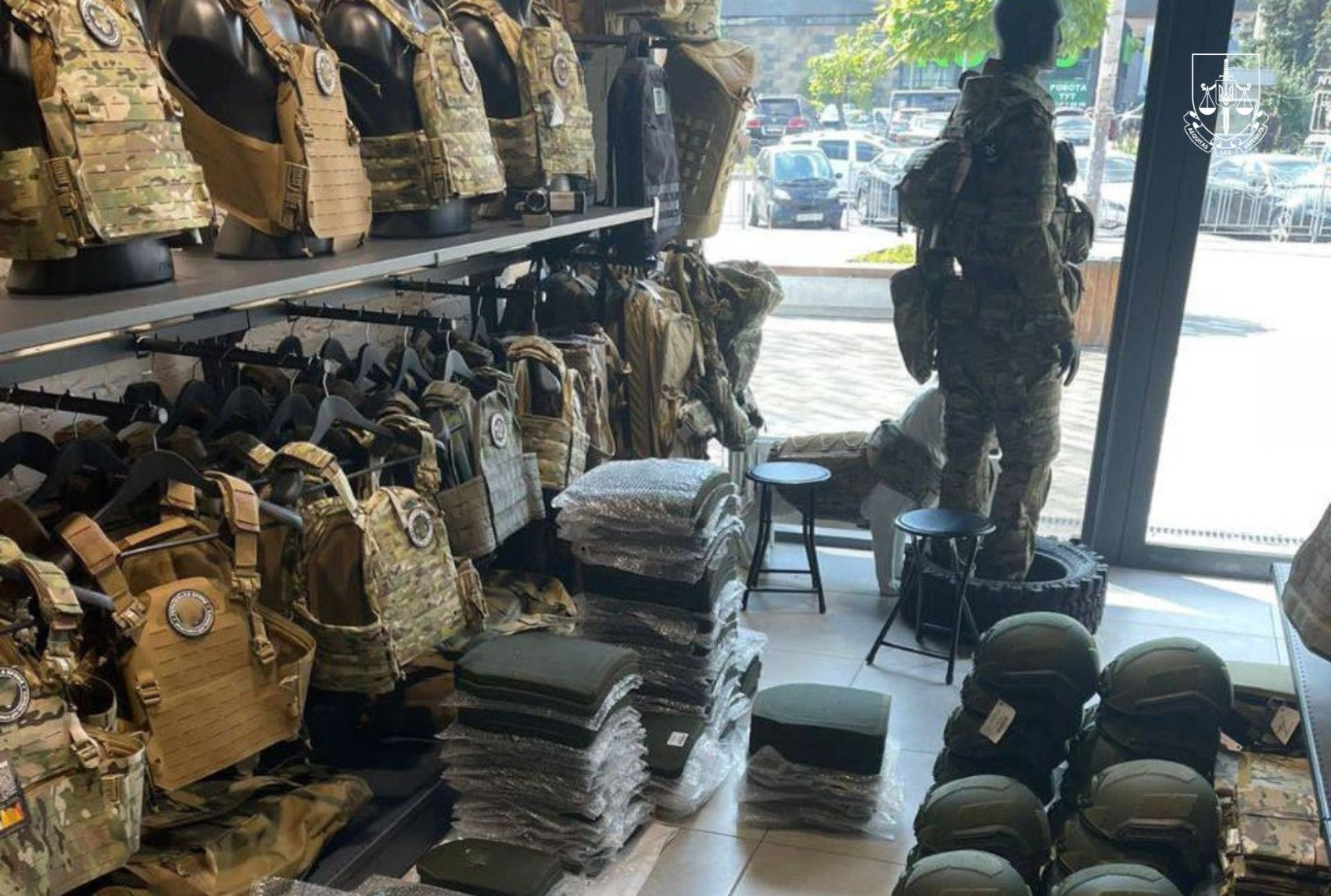 Ввіз шоломи, бронежилети та плити до них нібито для потреб Нацгвардії, а насправді для продажу – судитимуть директора товариства