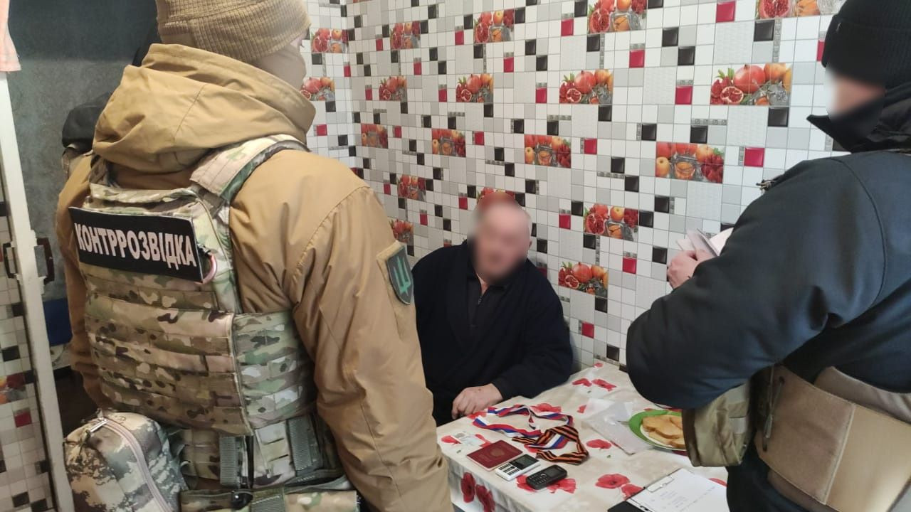 Зливав окупантам позиції ЗСУ та координати фортифікаційних споруд на прикордонній території – затримано жителя Сумщини