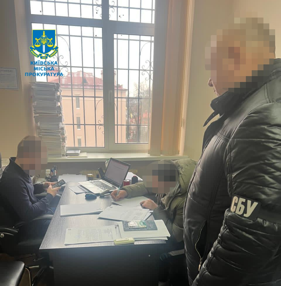 Заволоділи понад 6 млн грн під час закупівлі запчастин для автомобілів швидкої допомоги - підозрюють посадовця Київмедспецтрансу та підрядників