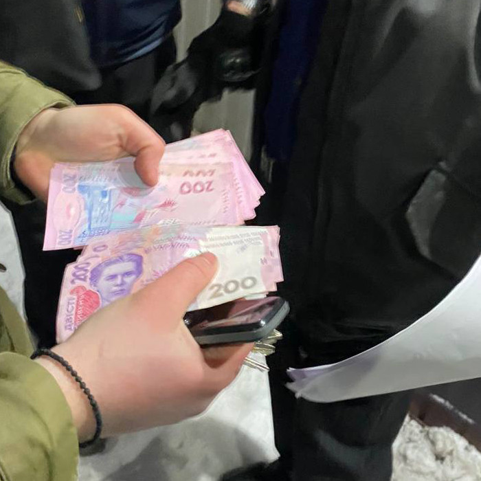 Хабар за передачу заборонених речей – викрито працівника Київського СІЗО