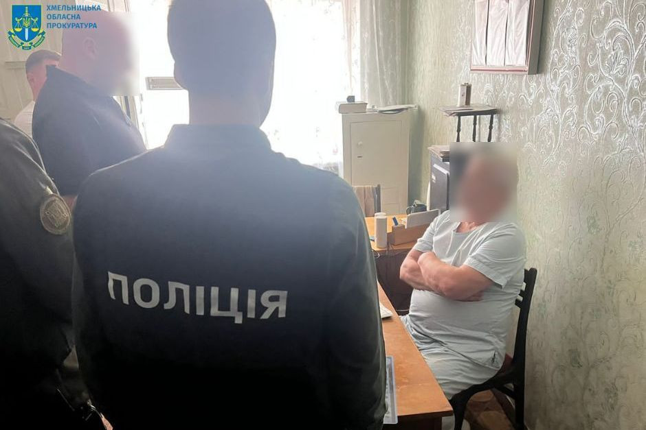 Вимагав у в’язня гроші за надання належної меддопомоги – на Хмельниччині повідомлено про підозру завідувачу відділення лікарні